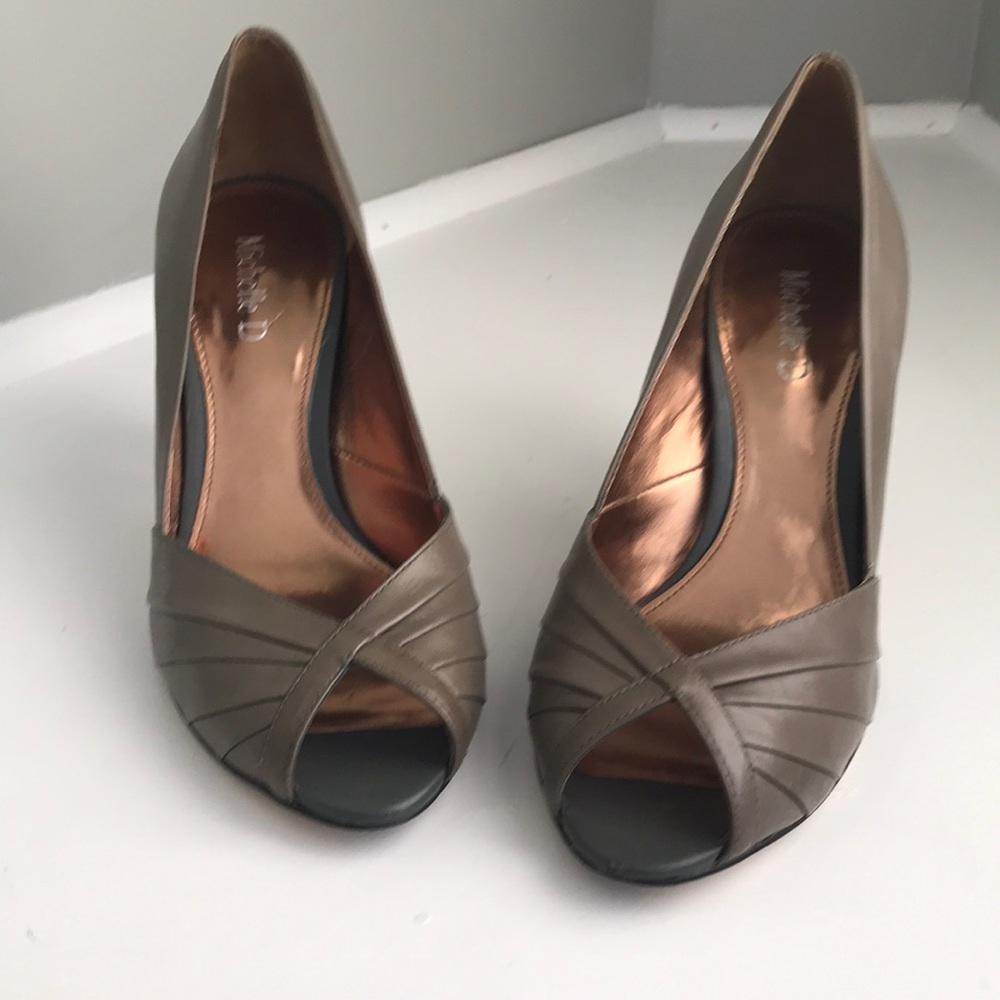 Grey heels - Picture 2 of 3